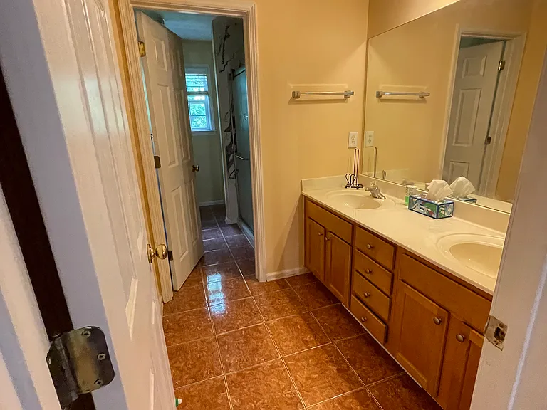 2nd floor guest bathroom