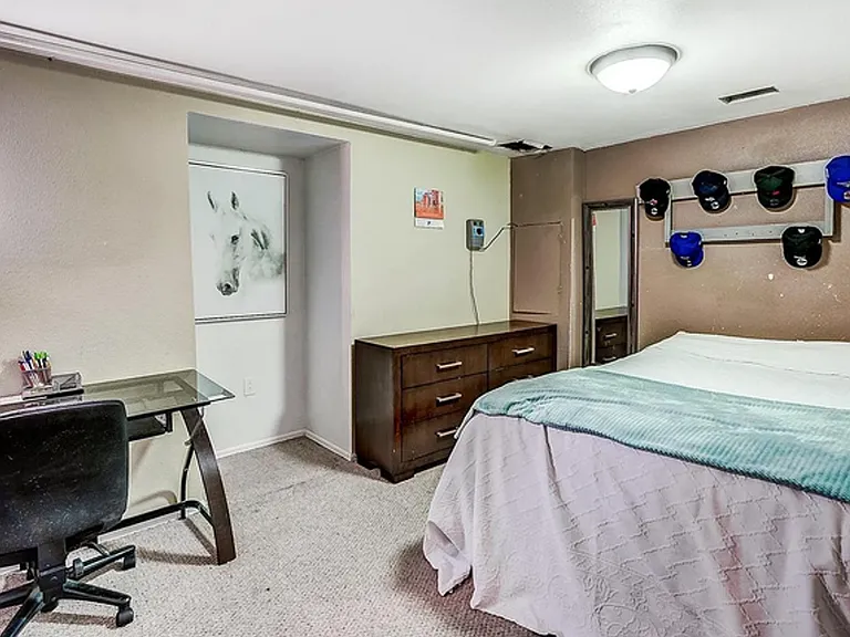 504 S Laredo Cir #1 — Photo 34
