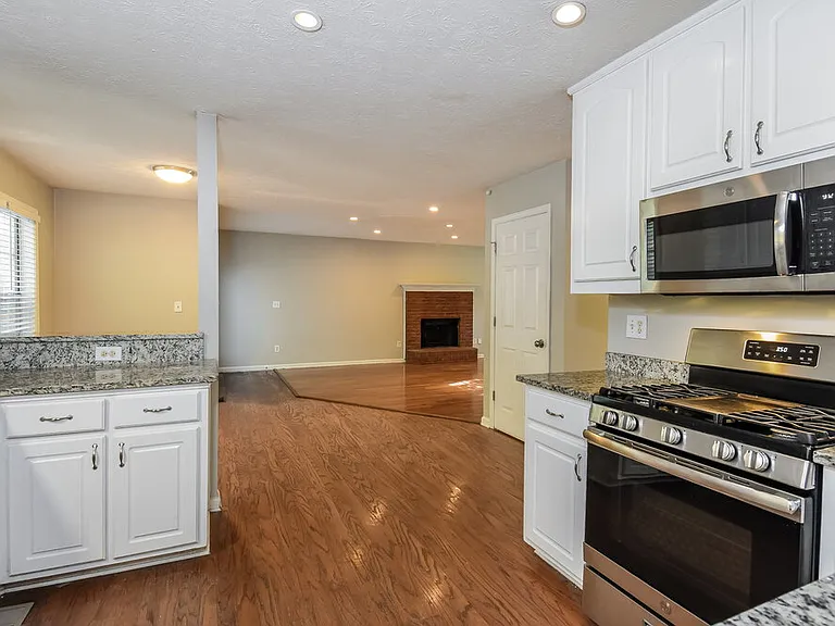 655 Simon Ive Dr — Photo 10