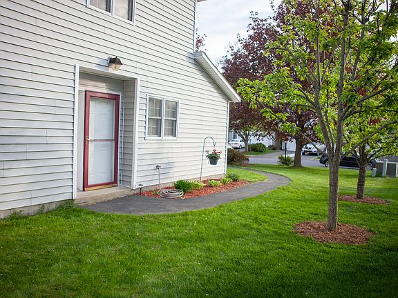 4th image of 8 Woodside Dr