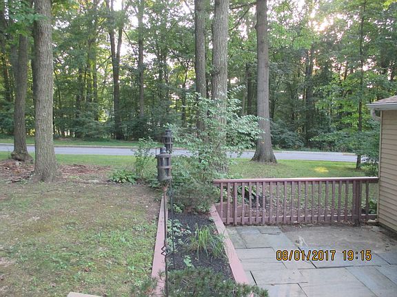 3rd image of 1650 Farnham Ln
