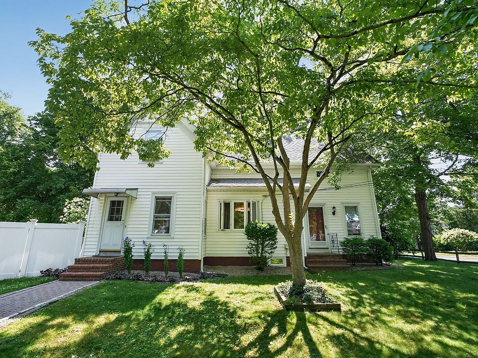 1st image of 207 N Central St