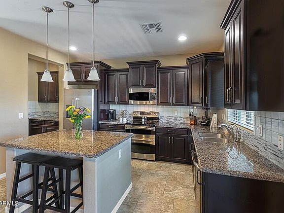 3rd image of 40756 W Parkhill Dr