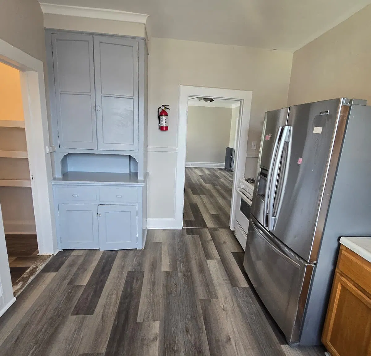 580 Lyons Ave — Photo 2