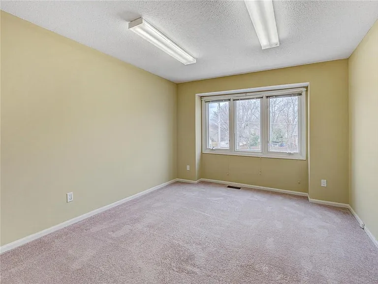 11411 Nieman Rd — Photo 21