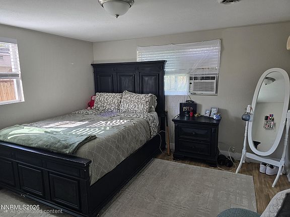4th image of 245 Linden St