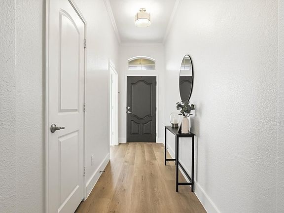3rd image of 1109 Nottingham Trl