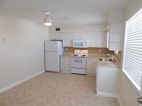 3rd image of 735 Hummingbird Way Unit 4