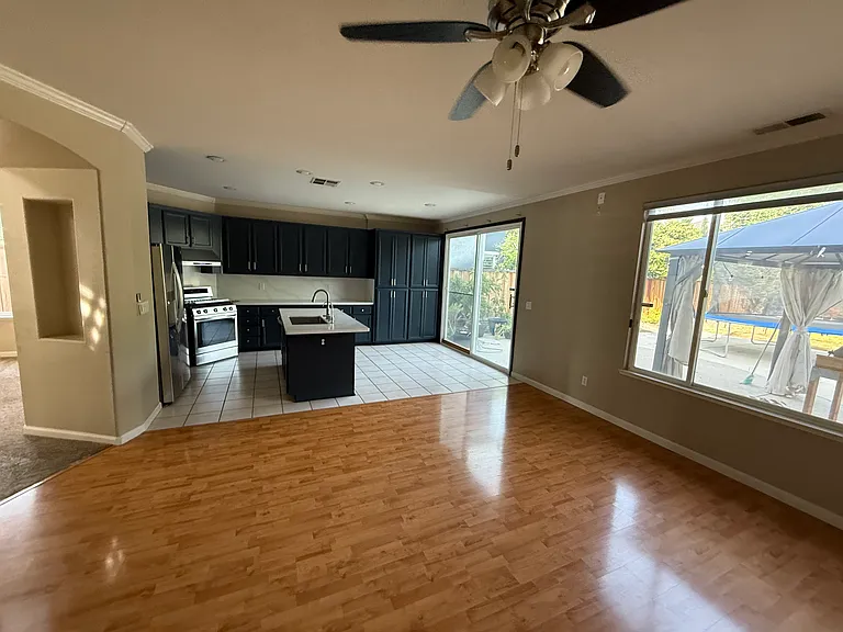 722 Summer Ln — Photo 5