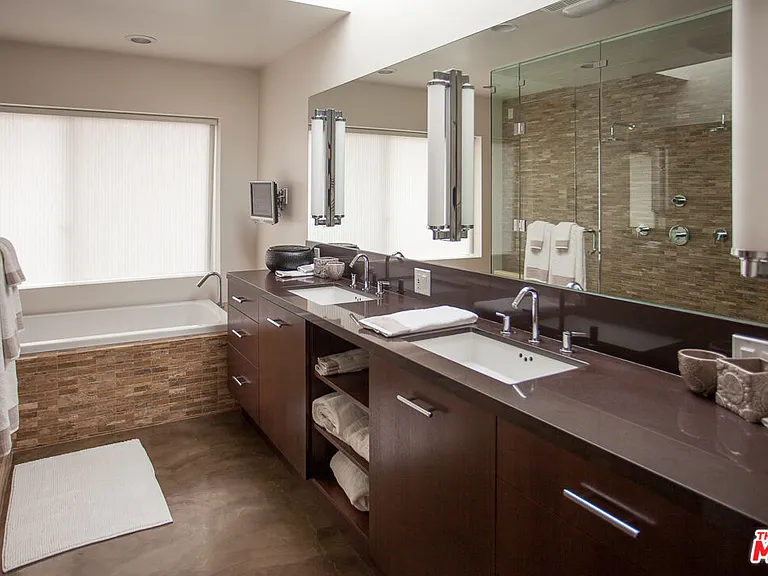 1409 Lachman Ln — Photo 30