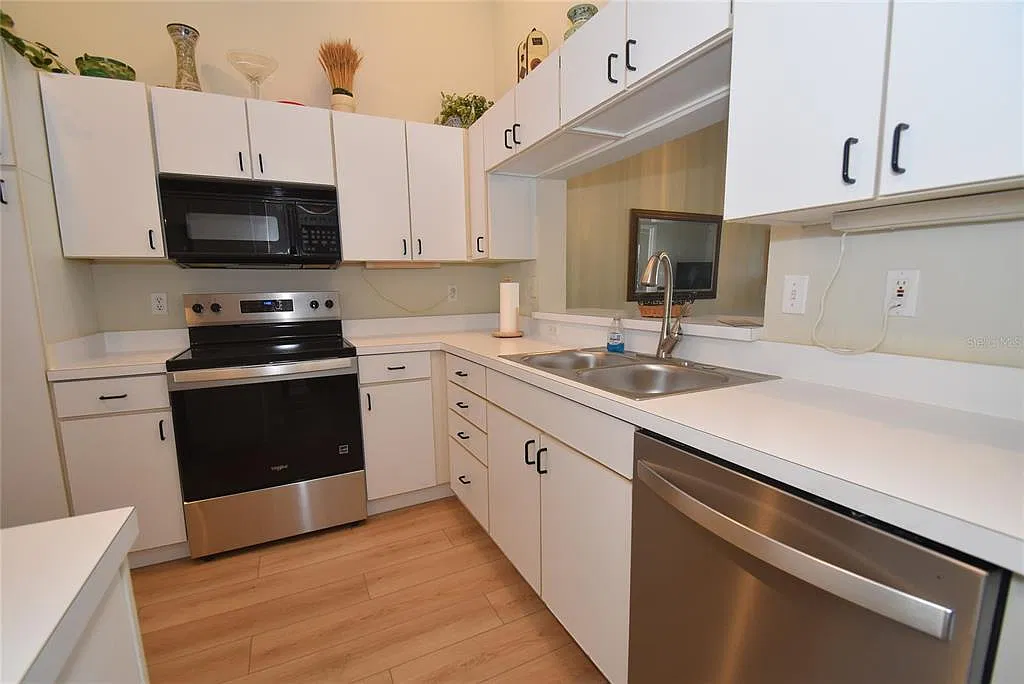 2 bed, 2.0 bath, 1106 sqft, $4,750 — Photo 3