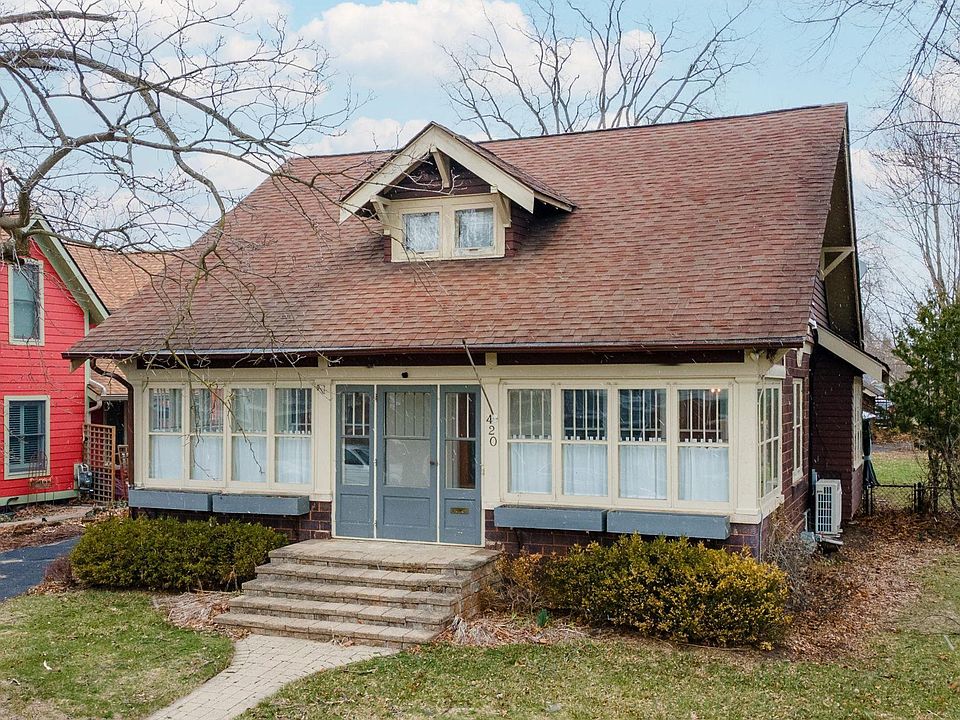 1st image of 420 W 2nd St