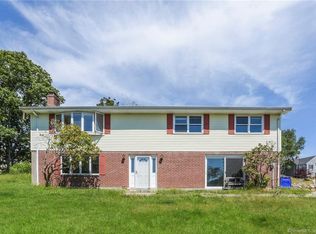 10 E Wharf Rd, Waterford, CT 06385