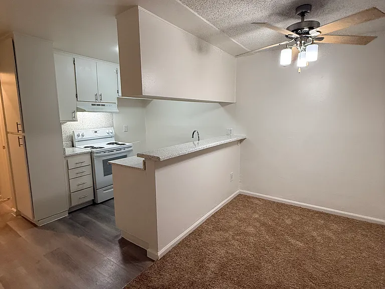662 Hayvenhurst Ave #110 — Photo 2