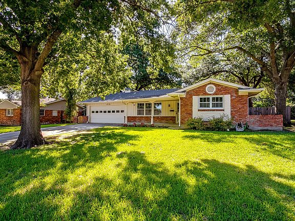 3rd image of 5817 Trail Lake Dr