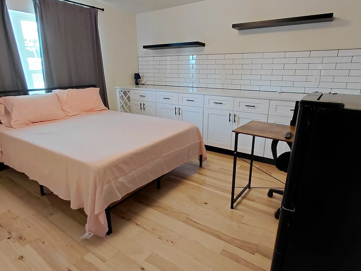 5 bed, 5.5 bath, 3600 sqft, $999 — Photo 1
