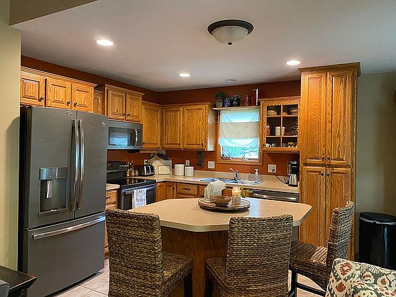 4th image of 3301 Woods Dr