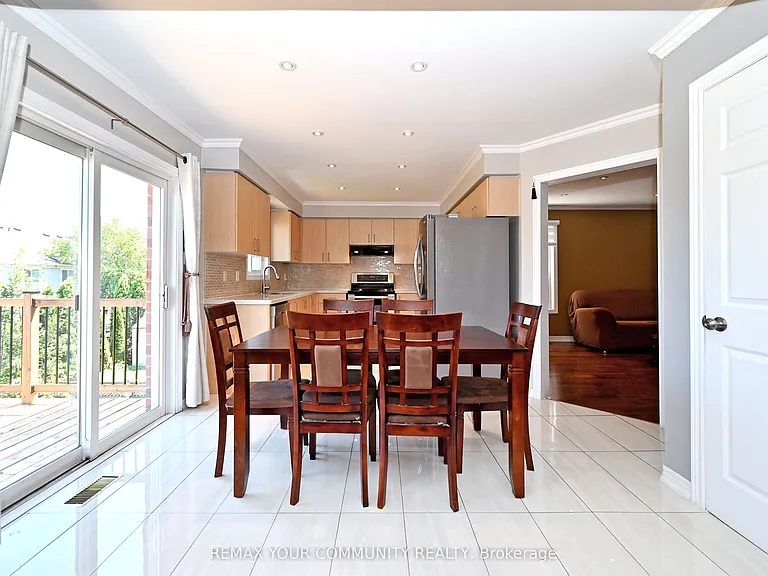 73 Laurendale Ave — Photo 7