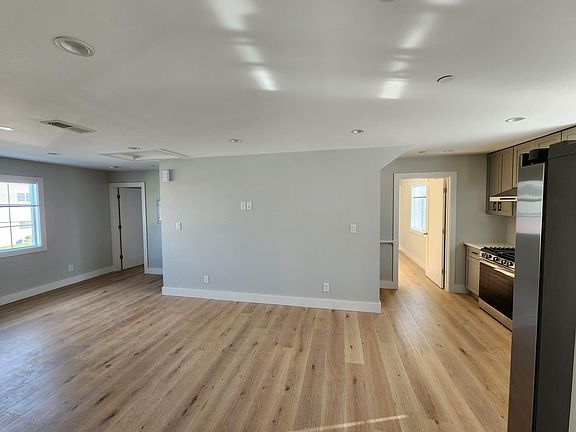 2nd image of 288 Valley St