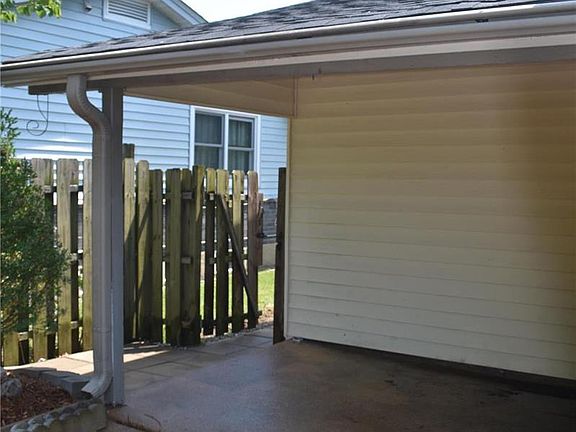 5th image of 2515 Greenbriar Dr