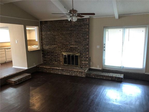2nd image of 1025 Alicia Ln