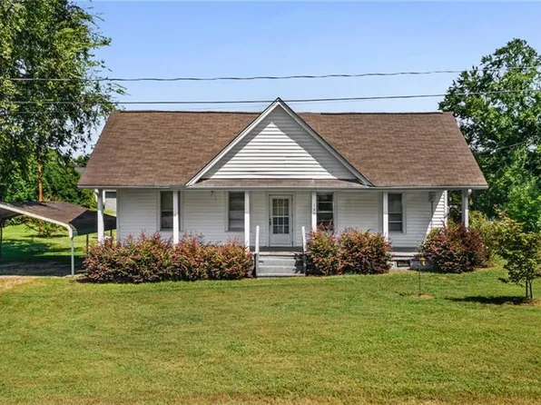 130 Loop St, Mocksville, NC 27028