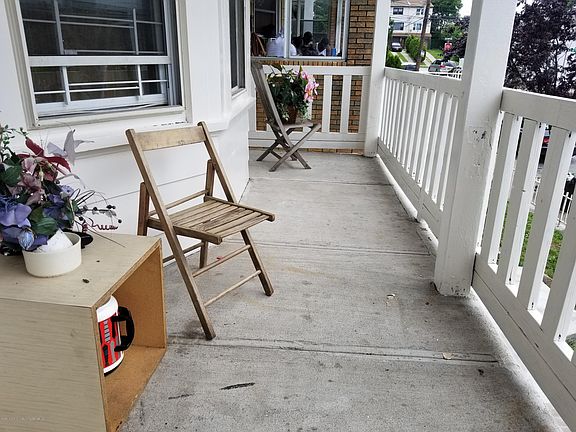 4th image of 171 Campbell Ave
