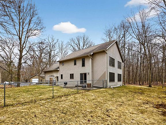 3rd image of 1636 E Siebert Rd