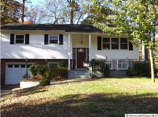 1 Locust Grove Ln, Manalapan, NJ 07726