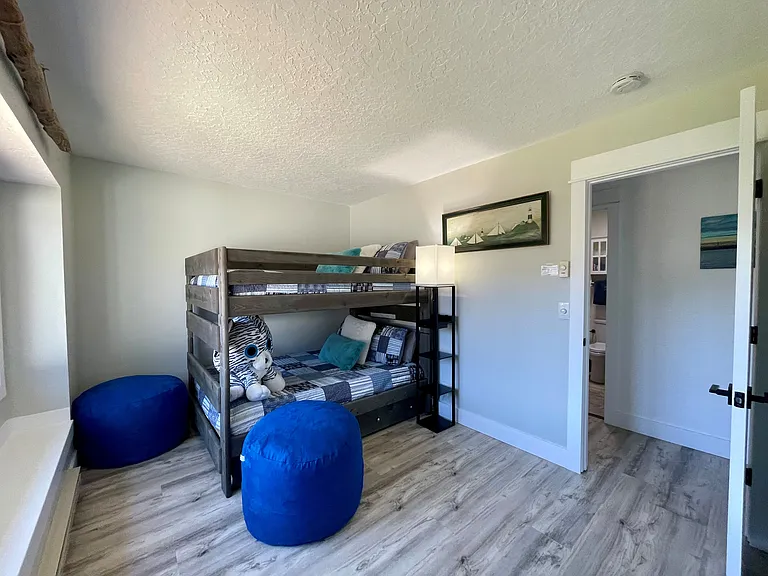 NW Oceania Dr — Photo 38