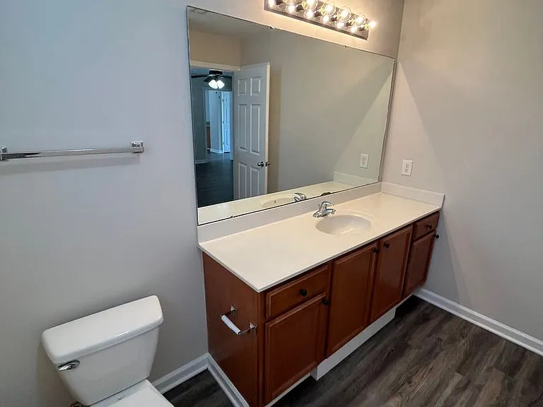 Meridian Park Apartments — Photo 36