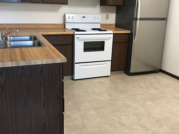 4th image of 1011 Imperial Cir #9