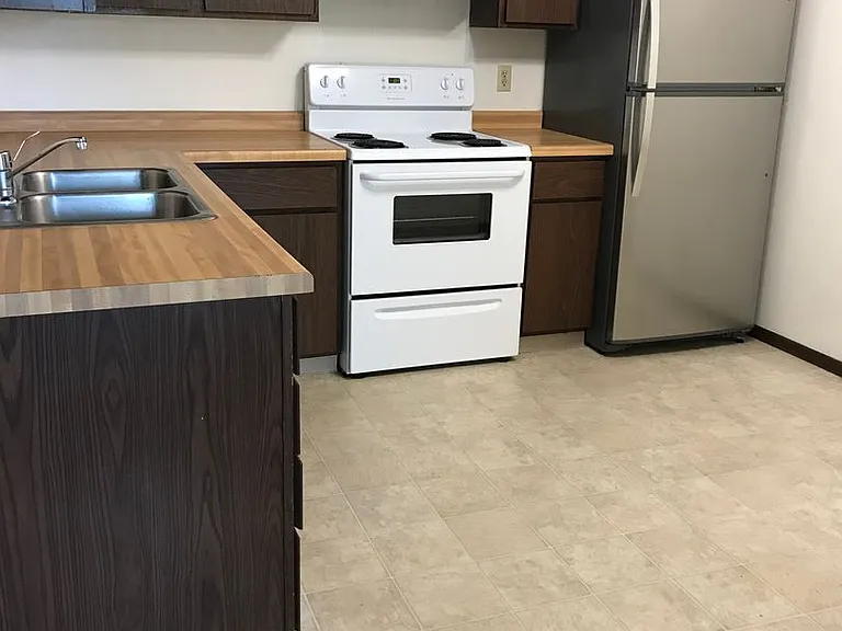 1021 Imperial Cir — Photo 4