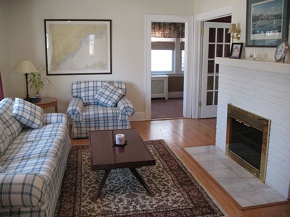 Living Room W/ Fireplace