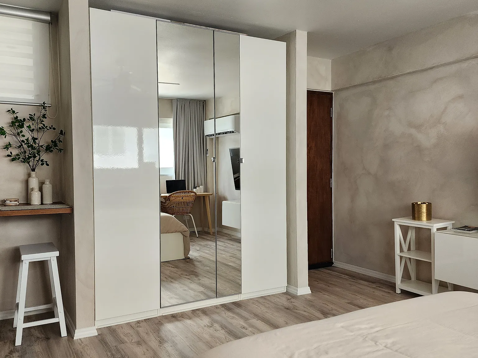 Studio, 350 sqft, $2,500 — Photo 1