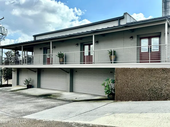 126 N Broadway St, McComb, MS 39648