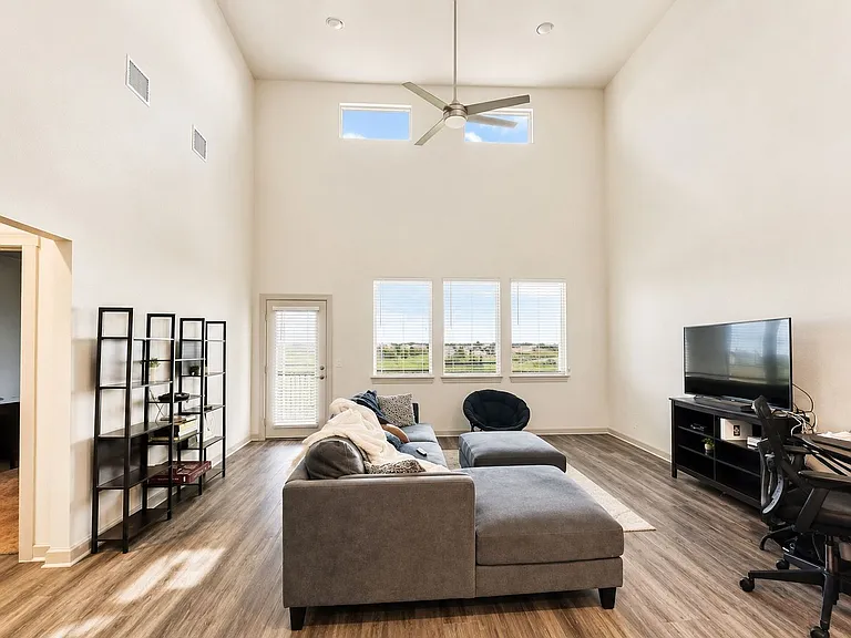 7313 Sagira Path — Photo 9