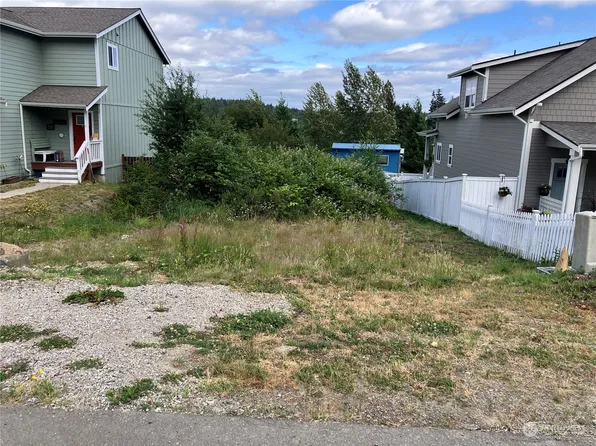 10 E Blackwell Street, Allyn, WA 98524