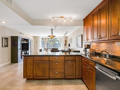 3621 Oaks Clubhouse Dr #206, Pompano Beach, FL, 33069