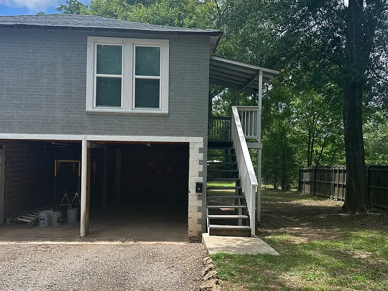 318 E South St #B — Photo 2