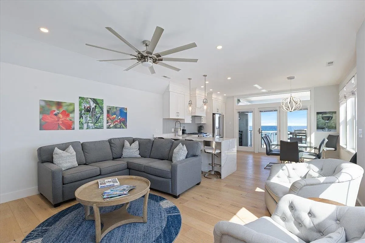 3 bed, 3.0 bath, 2256 sqft, $7,000 — Photo 3