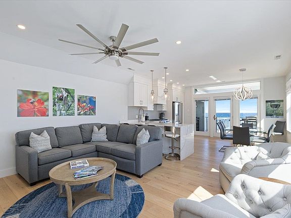 3rd image of 220 N End Blvd #2