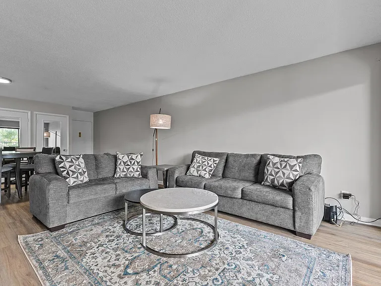 1100 Clarendon St #204 — Photo 3