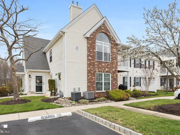 1406 Staghorn Dr, Mount Laurel, NJ 08054