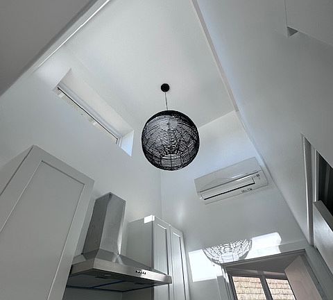 High vaulted ceiling in the kitchen.