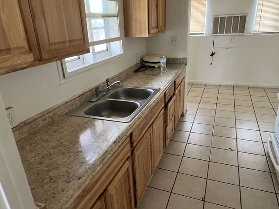 2nd image of 474 29th St #472