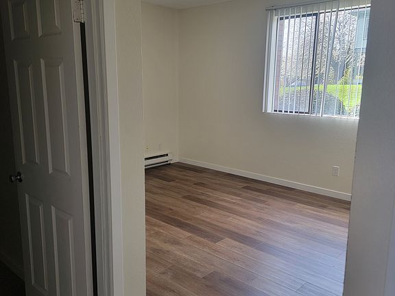 5th image of 2130 Hoyt Ave APT 2
