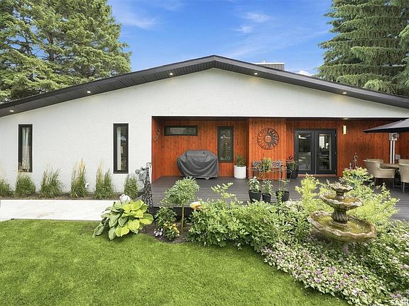 3rd image of 115 Whiteswan DRIVE