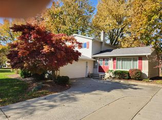 25540 Byron Dr, North Olmsted, OH 44070