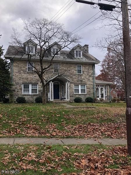 1st image of 661 Hillcrest Blvd